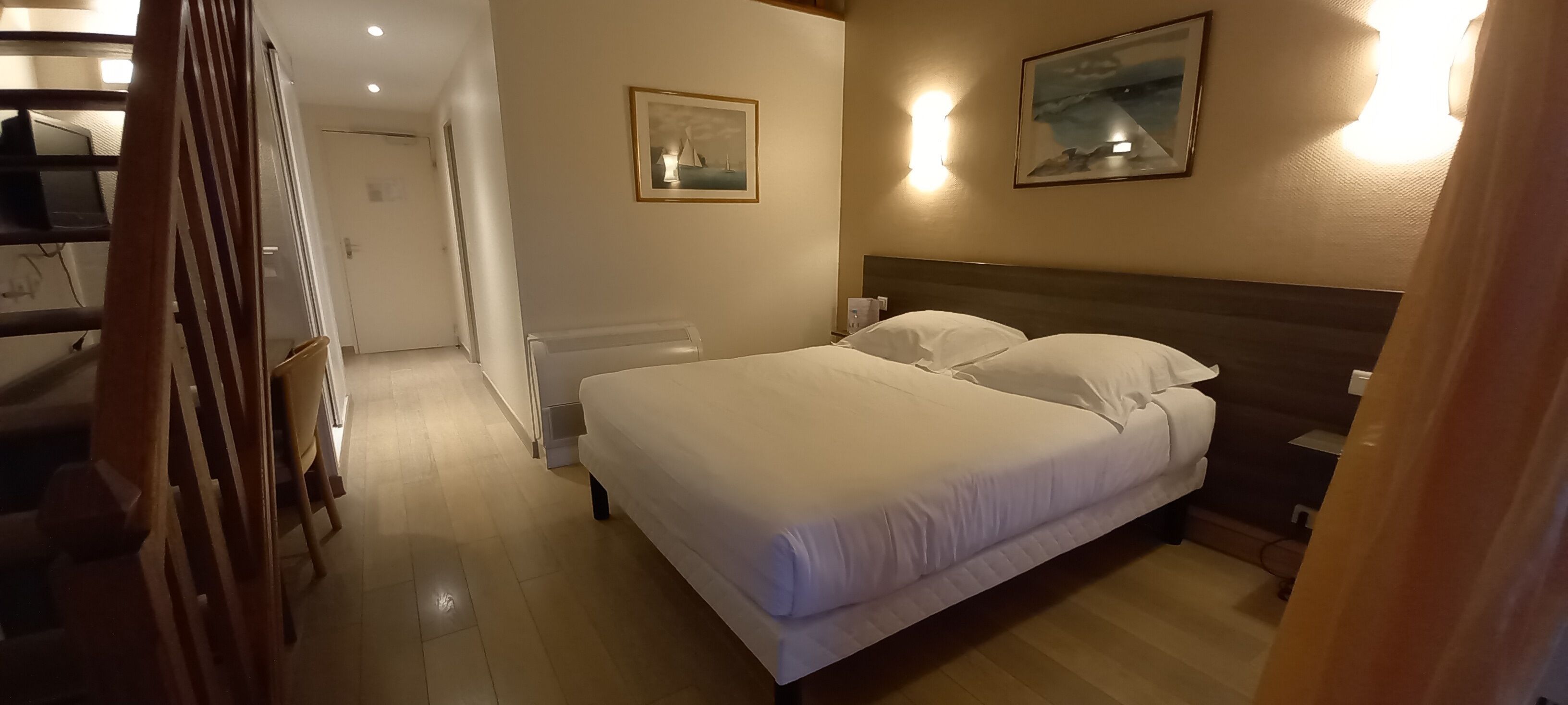 quadruple room | 1 bedroom, desk, blackout curtains, soundproofing