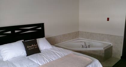 Auberge MacDonald Guest Inn