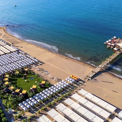 Spiaggia privata, lettini da mare, ombrelloni, teli da spiaggia