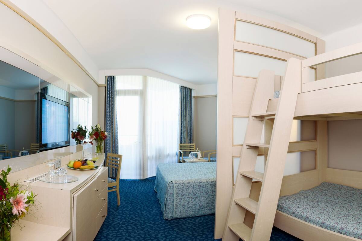 Minibar (free items), in-room safe, blackout drapes, soundproofing