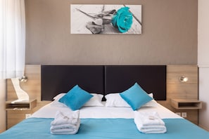 Bureau, chambres insonorisées, lits bébé (gratuits), Wi-Fi gratuit