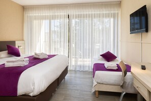 三人房 | 書桌、隔音、免費嬰兒床、免費 Wi-Fi