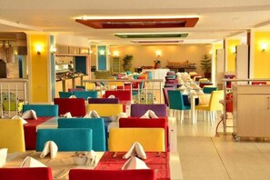 3 restaurants, breakfast, lunch, dinner served; international cuisine