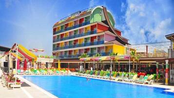 Family Room | Front of property