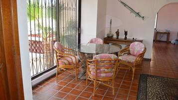 Superior Villa, 3 Bedrooms | In-room dining