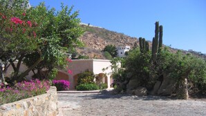 Unclassified image, 3 of 26, button - Casa Santa Rita (Cabo San Lucas)