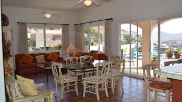 Villa superior, 3 habitaciones | Servicio a la habitación