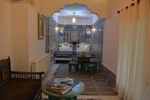 Individually decorated, desk, blackout drapes, iron/ironing board - Dar Ya - Hostel (Tunis)