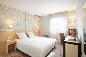 مكتب وتجهيزات عازلة للصوت وأسرّة أطفال/رضّع (مجانًا) وواي فاي مجانًا