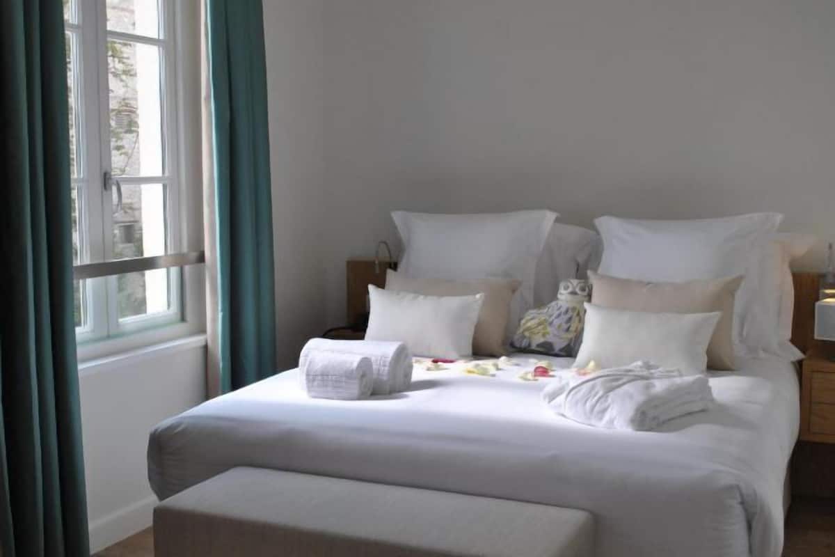 1 slaapkamer, luxe beddengoed, een minibar, een kluis op de kamer