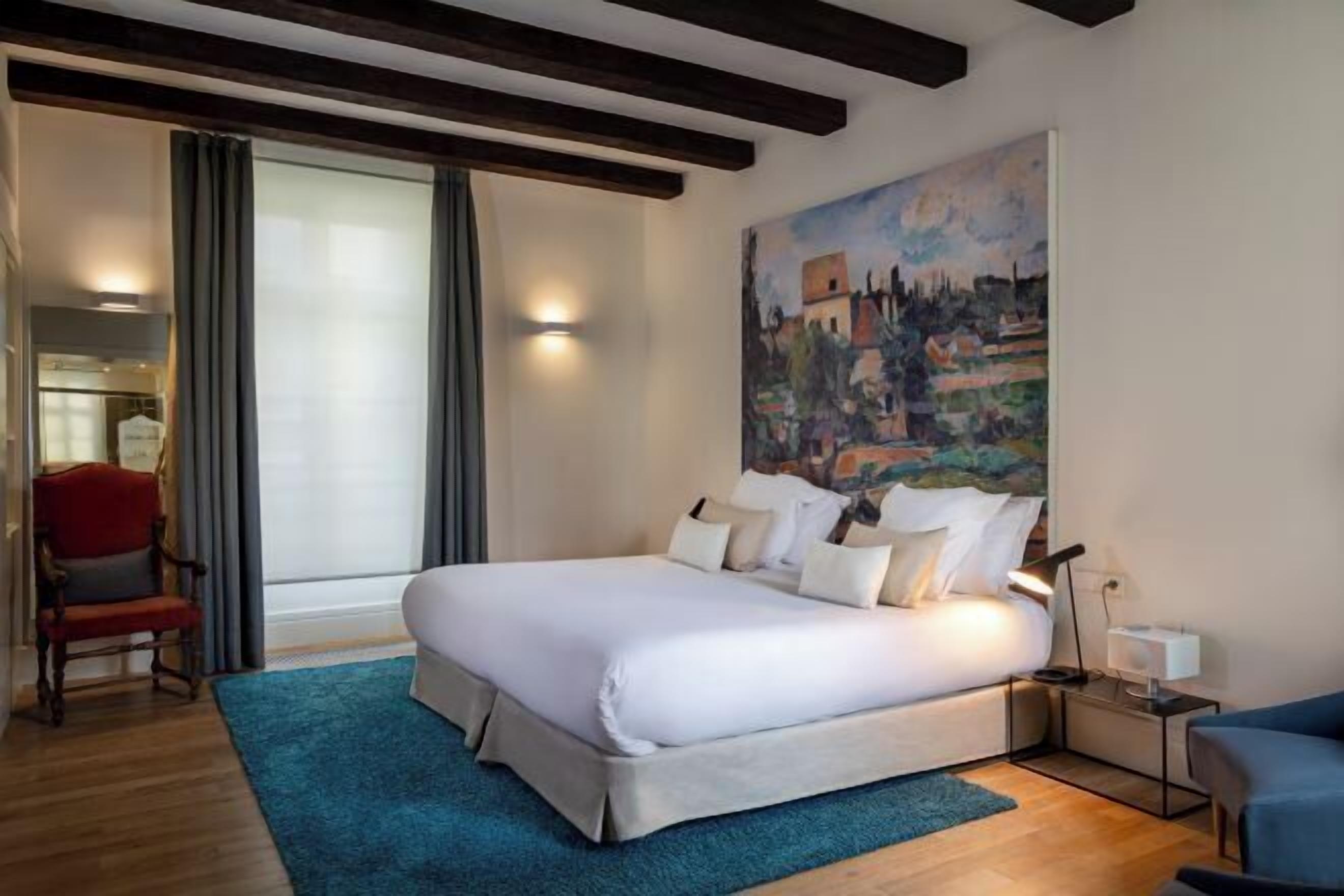 Ropa de cama de alta calidad y minibar 