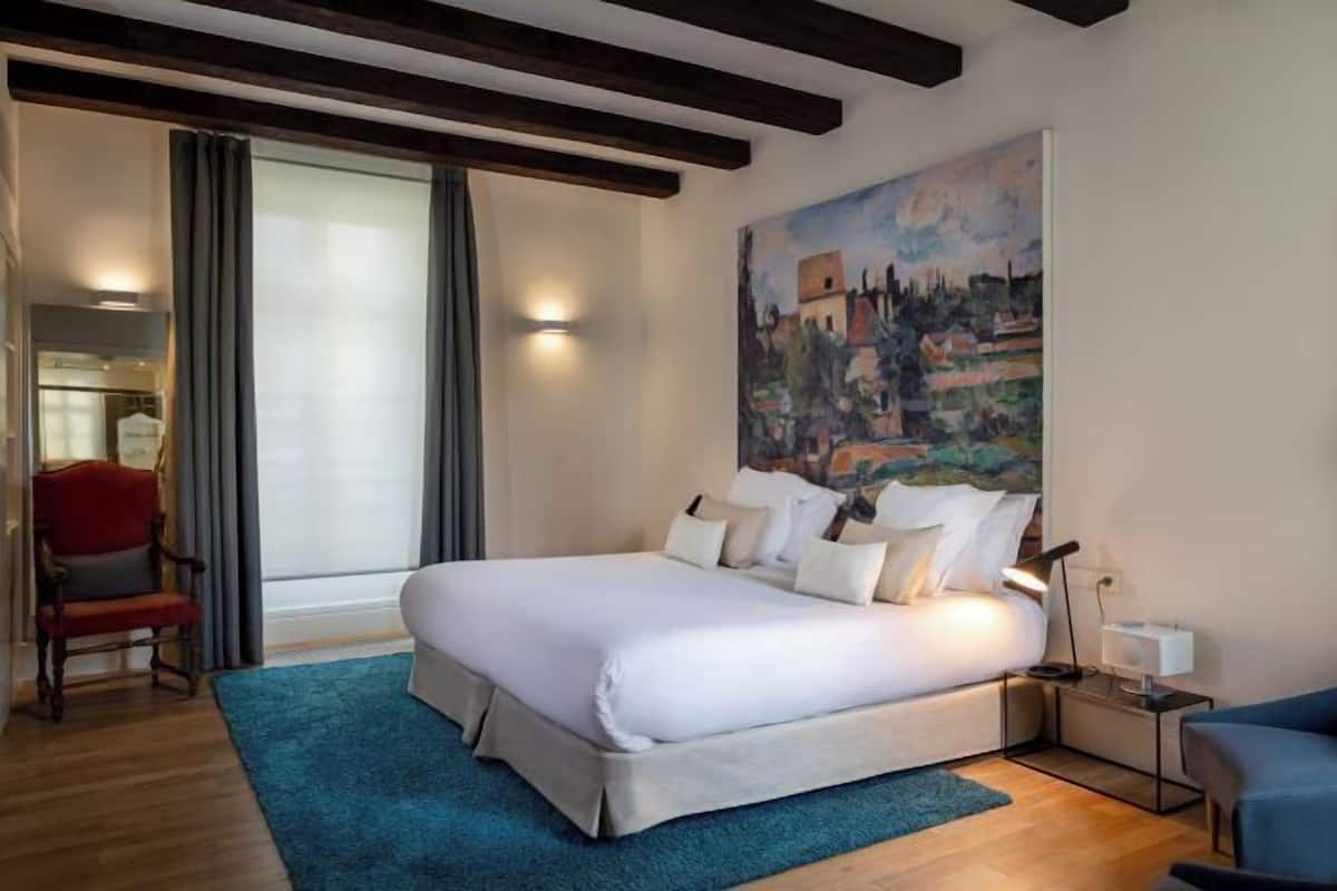 Ropa de cama de alta calidad y minibar