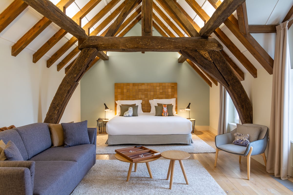 suite | 1 bedroom, premium bedding, minibar, in-room safe