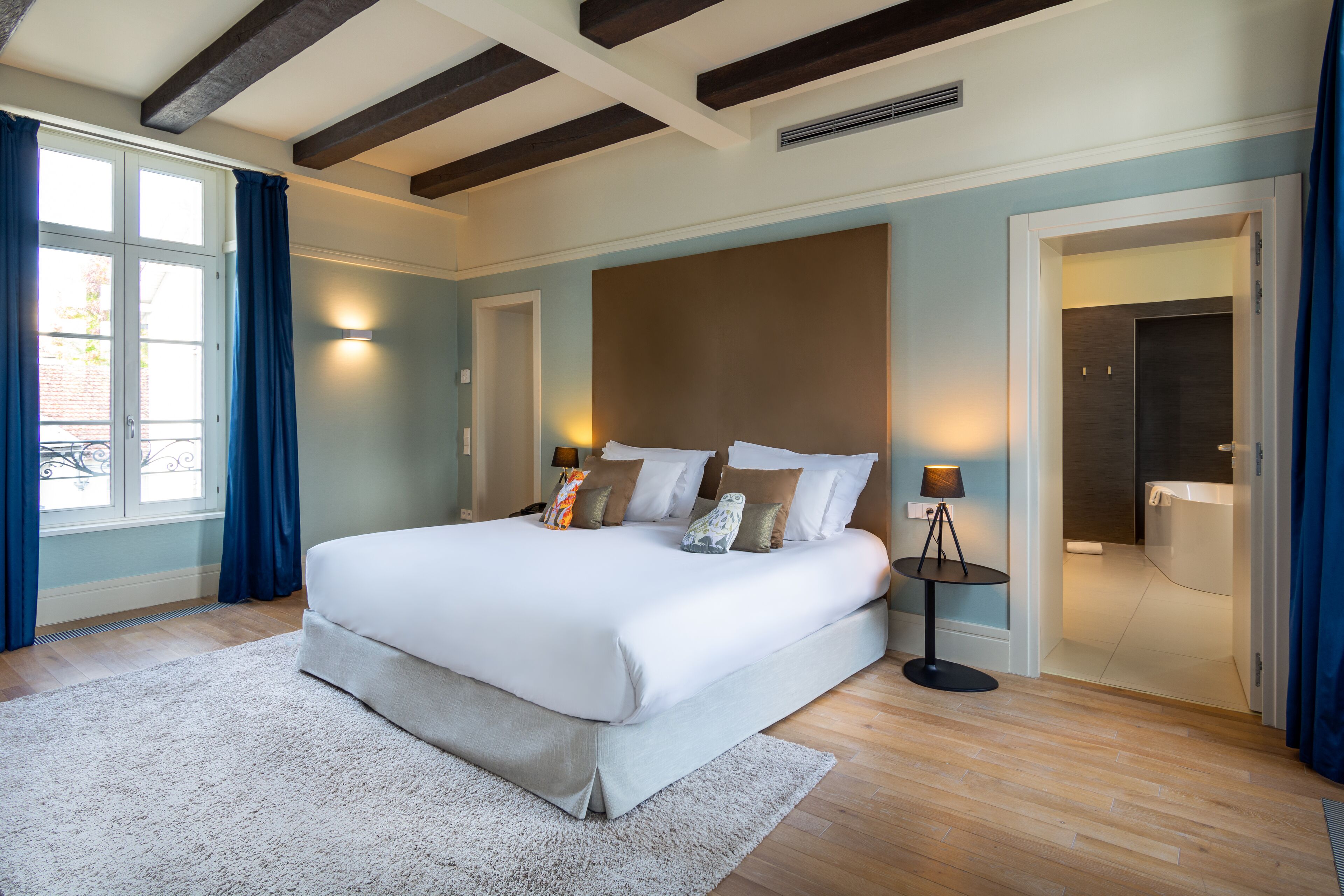 Suite | Premium bedding, minibar, in-room safe, individually decorated