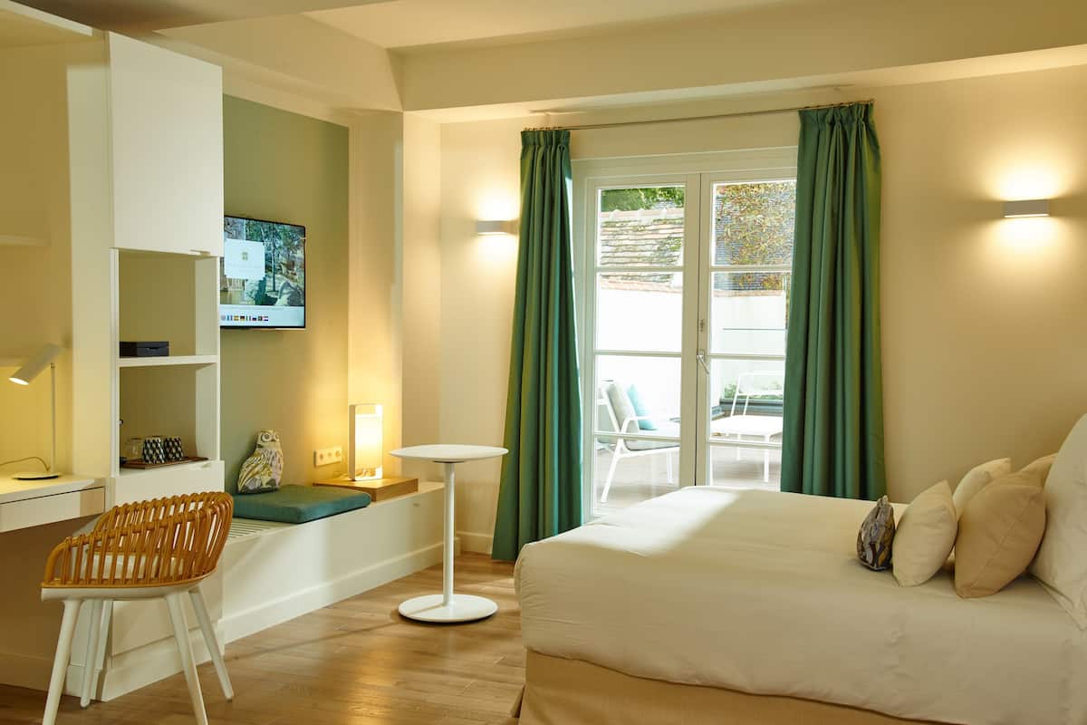 superior room, terrace | 1 bedroom, premium bedding, minibar, in-room safe