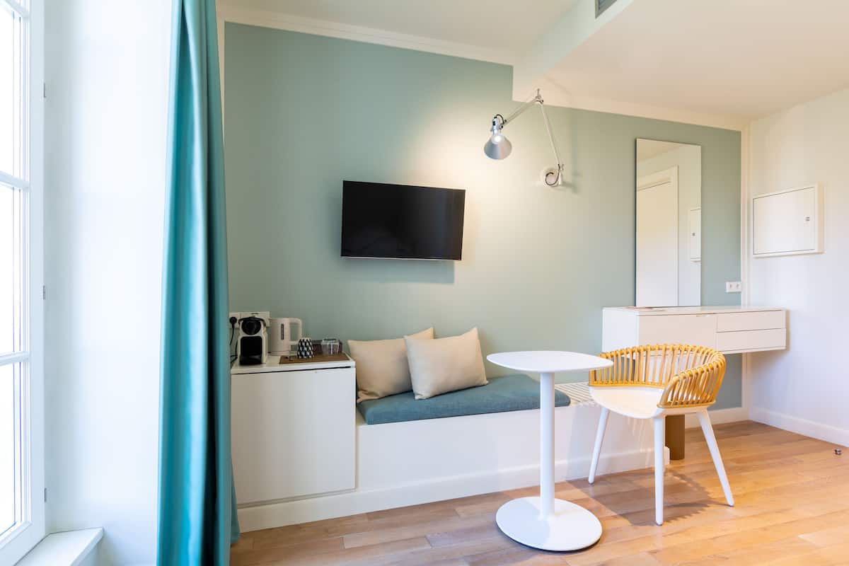 Classic Double Room | Living area