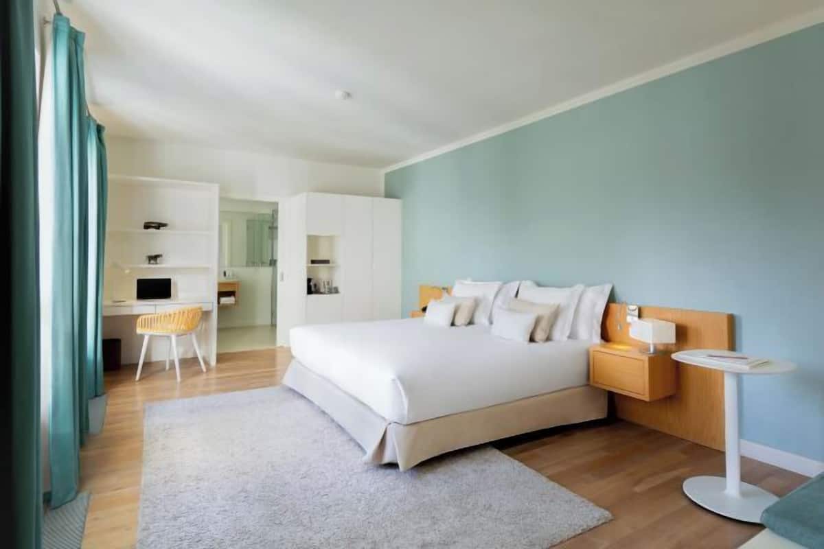 1 slaapkamer, luxe beddengoed, een minibar, een kluis op de kamer