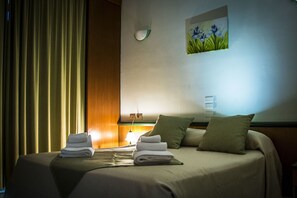 Select Comfort-madrasser, minibar och värdeförvaringsskåp på rummet