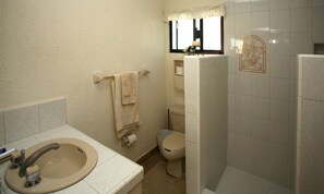 Superior Villa, 3 Bedrooms, Ocean View | Bathroom