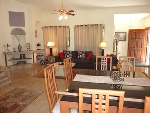Superior Villa, 3 Bedrooms, Ocean View | In-room dining