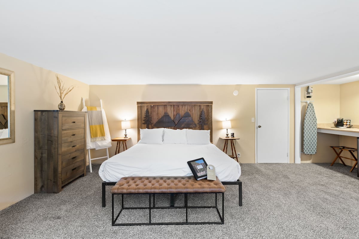 Deluxe-Studio, 1 Schlafzimmer, Flussblick | Hochwertige Bettwaren, individuell dekoriert, individuell eingerichtet