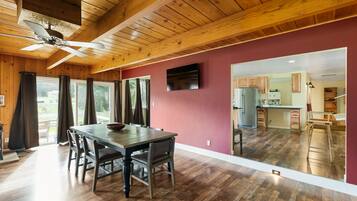 House, 3 Bedrooms, Patio | Living area