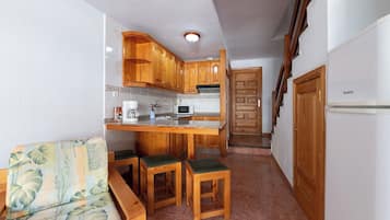 Refrigerador, microondas, cafetera/tetera, tetera/pava eléctrica