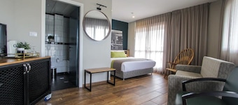 The White House Hotel at Dizengoff Square