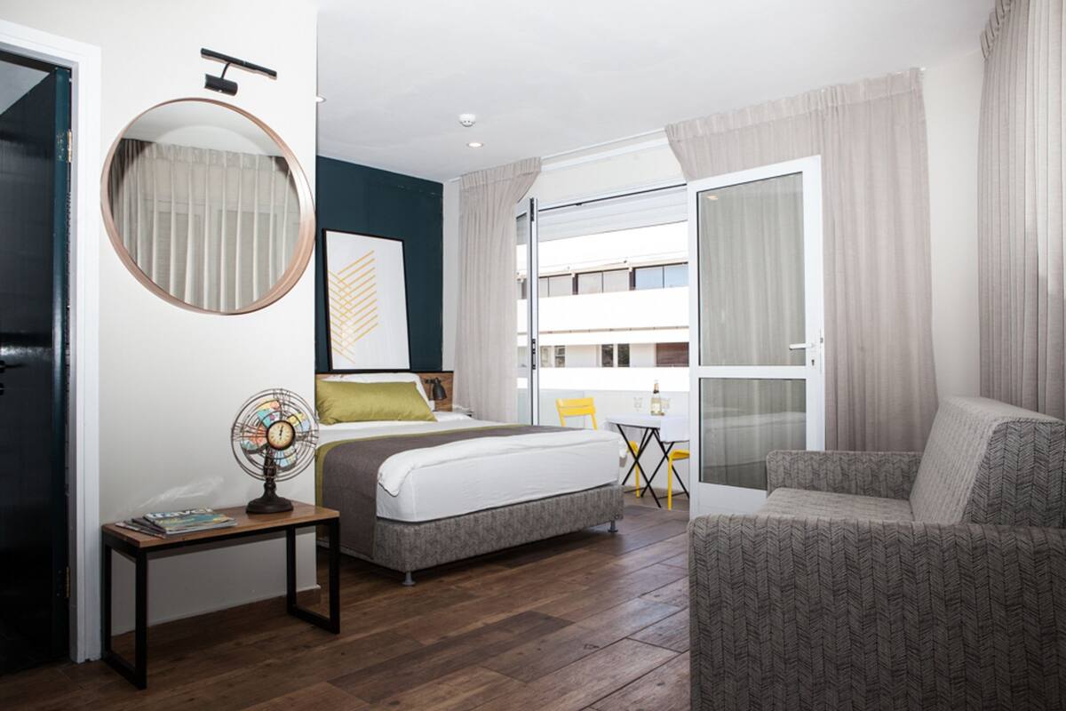 Deluxe Suite, Balcony | Minibar, in-room safe, desk, blackout drapes