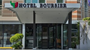 Pintu masuk properti