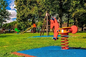 Children’s play area – outdoor