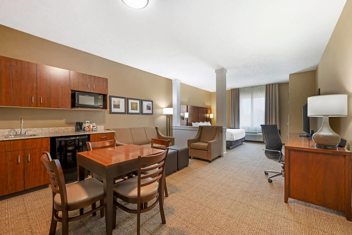 suite, 1 king bed with sofa bed, non smoking | 1 bedroom, desk, blackout curtains, soundproofing