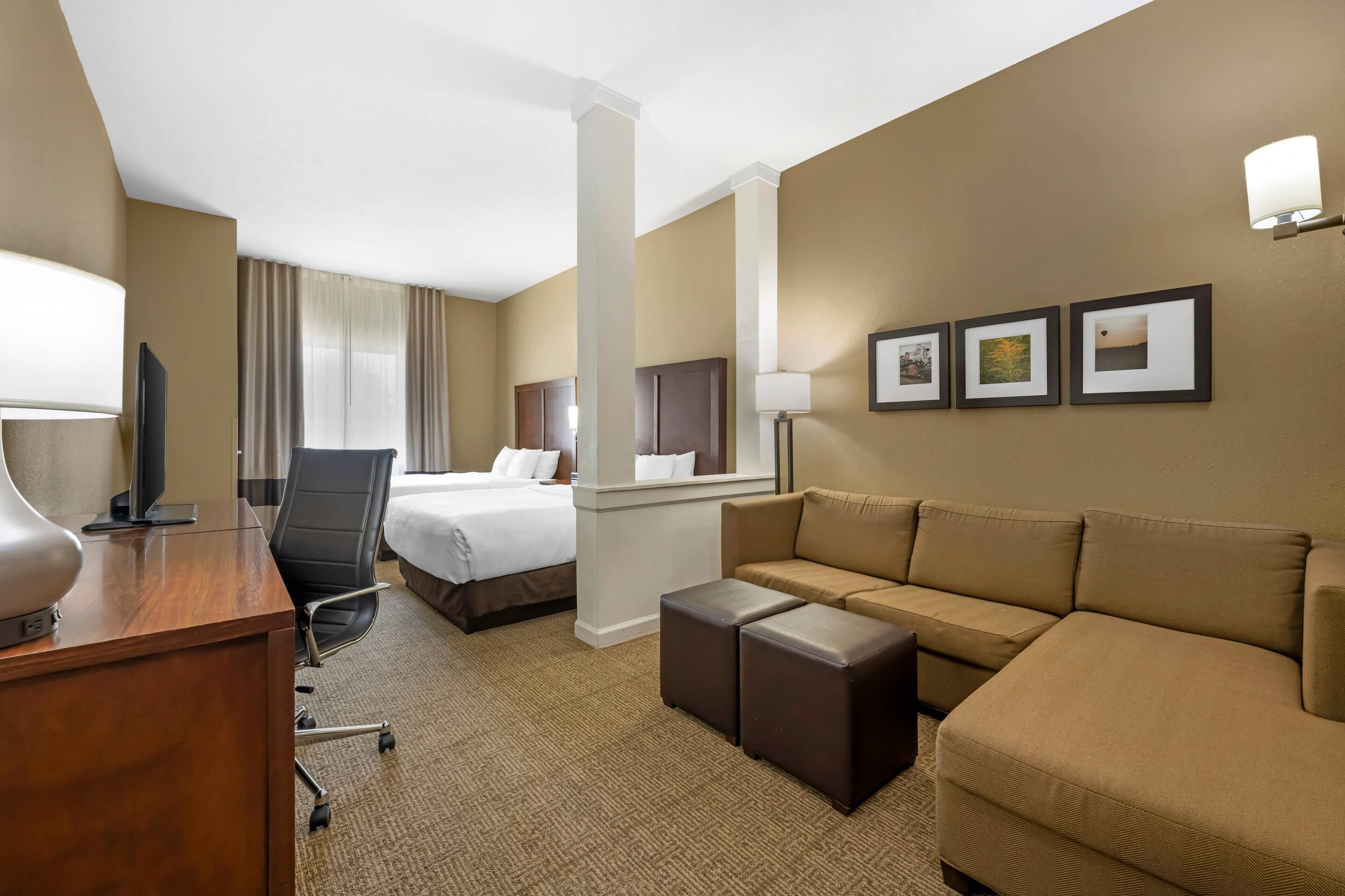 room | 1 bedroom, desk, blackout curtains, soundproofing