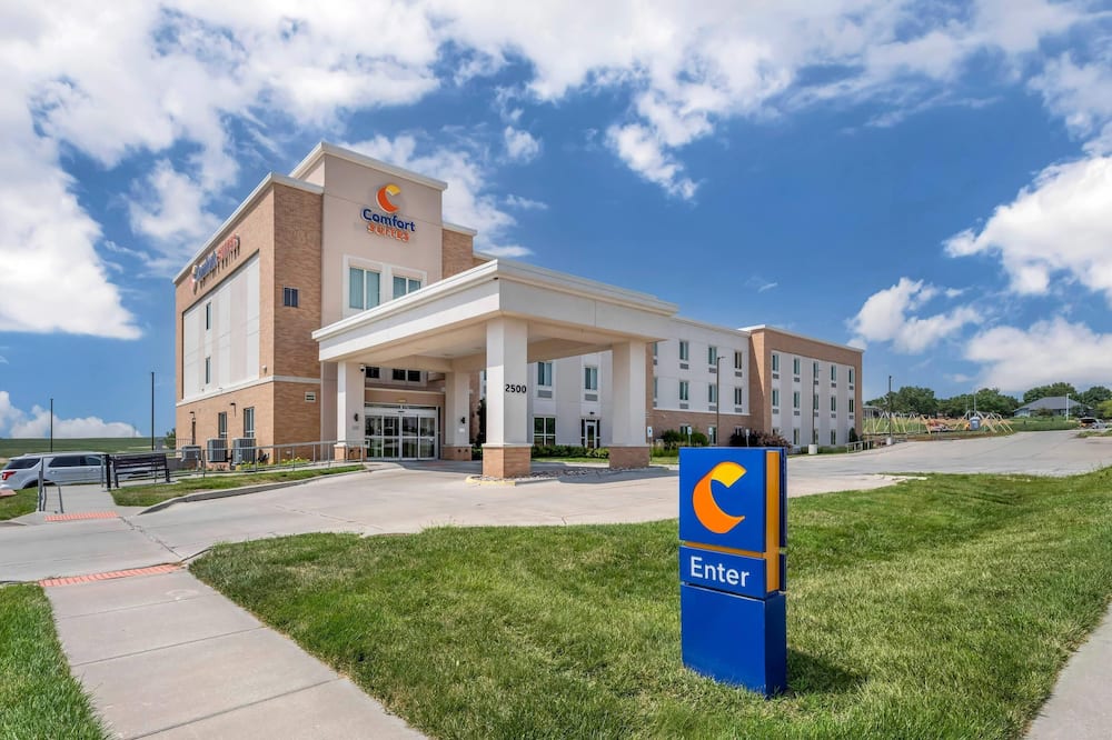 Comfort Suites West Omaha