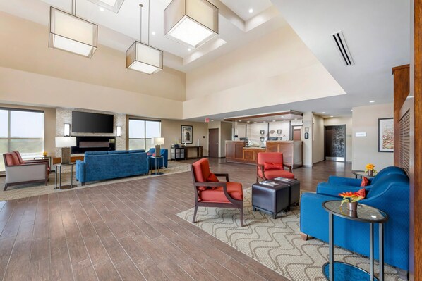 Lobby - Comfort Suites West Omaha (Omaha)