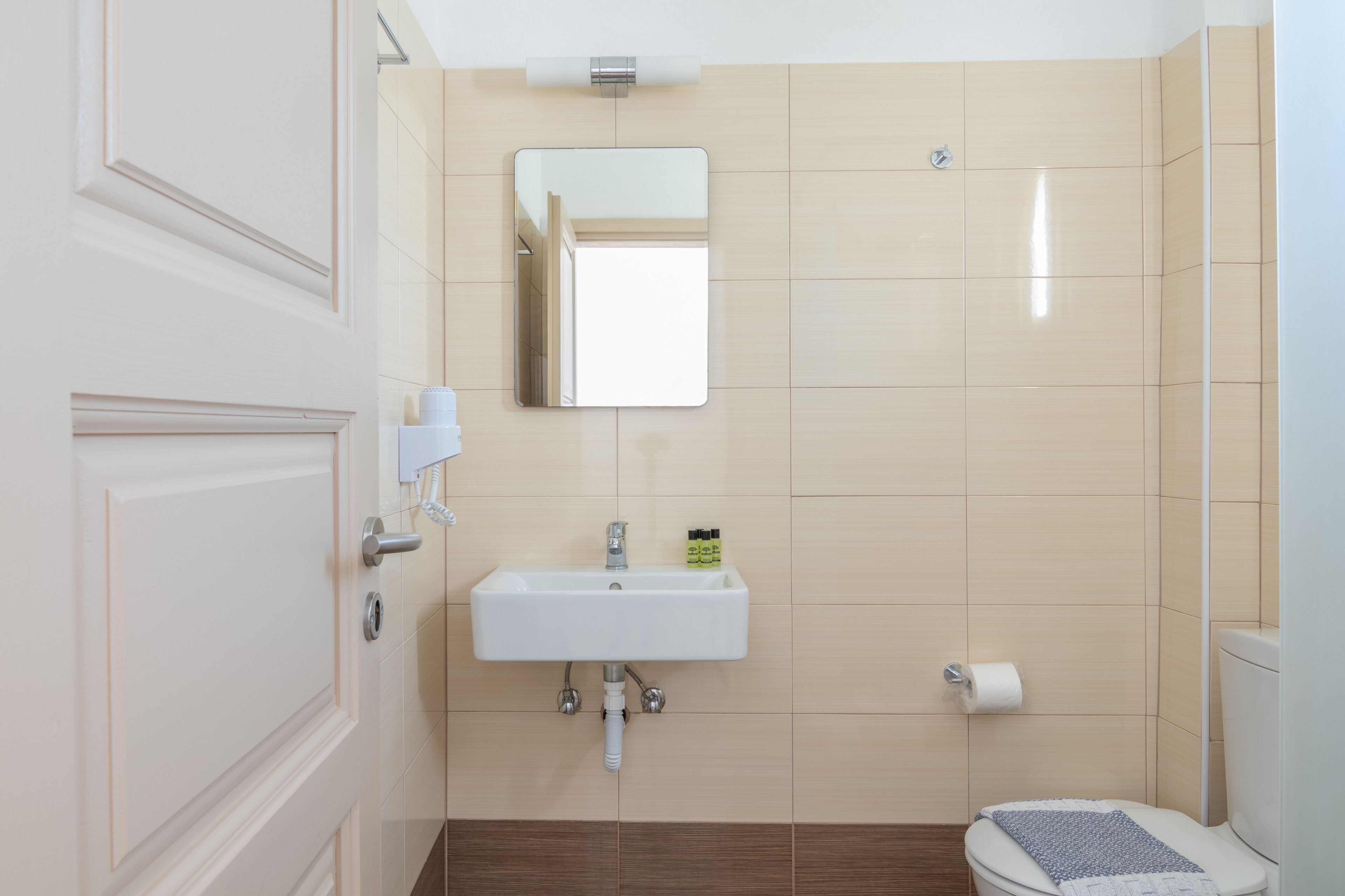 triple room | bathroom | shower, hair dryer, towels