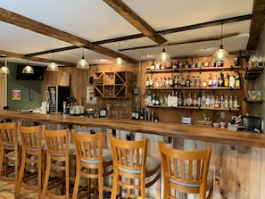 Bar (on property) - The Birchwood Inn (Temple)