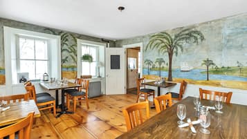 Se sirven comidas, cenas, brunch y cocina del huerto a la mesa