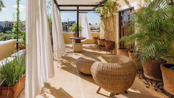 Penthouse, 3 Bedrooms (Suite) | Egyptian cotton sheets, premium bedding, Tempur-Pedic beds, in-room safe