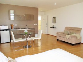 Deluxe Apartment, 1 Bedroom, Kitchen | 1 bedroom, Egyptian cotton sheets, premium bedding, down comforters