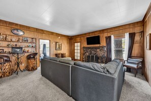 Family Chalet, 3 Bedrooms, Kitchen | Living area | TV, fireplace