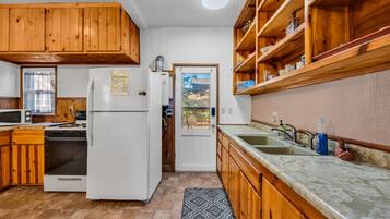 ファミリー シャレー 3 ベッドルーム キッチン | テラス / パティオ