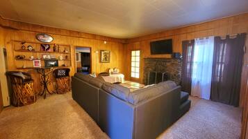 Family Chalet, 3 Bedrooms, Kitchen | Living area | TV, fireplace