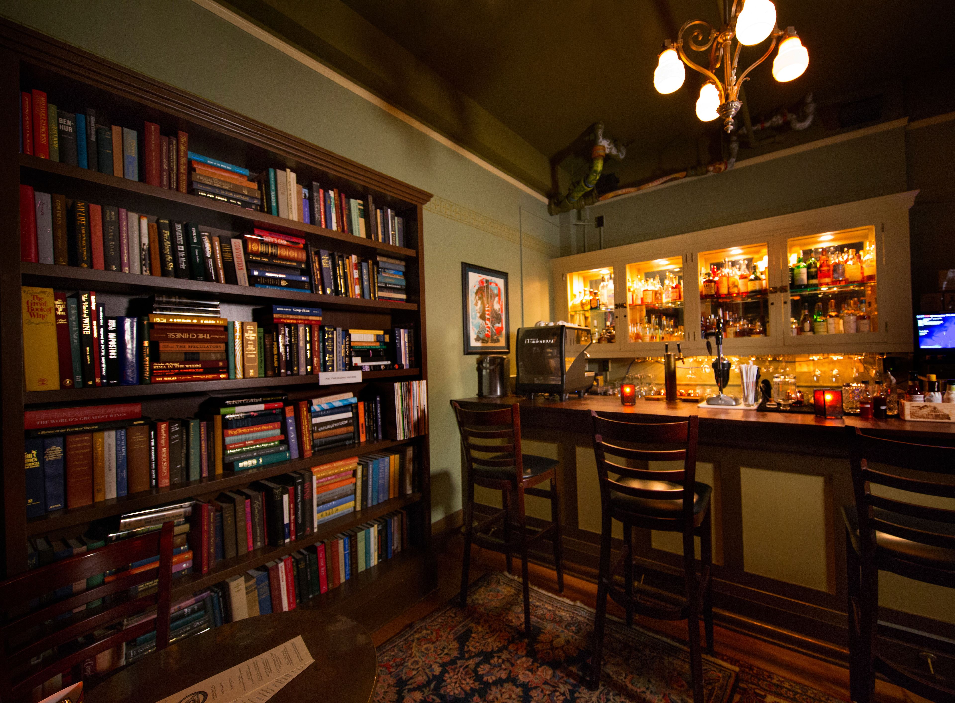 5 bars/lounges, pub, sports bar
