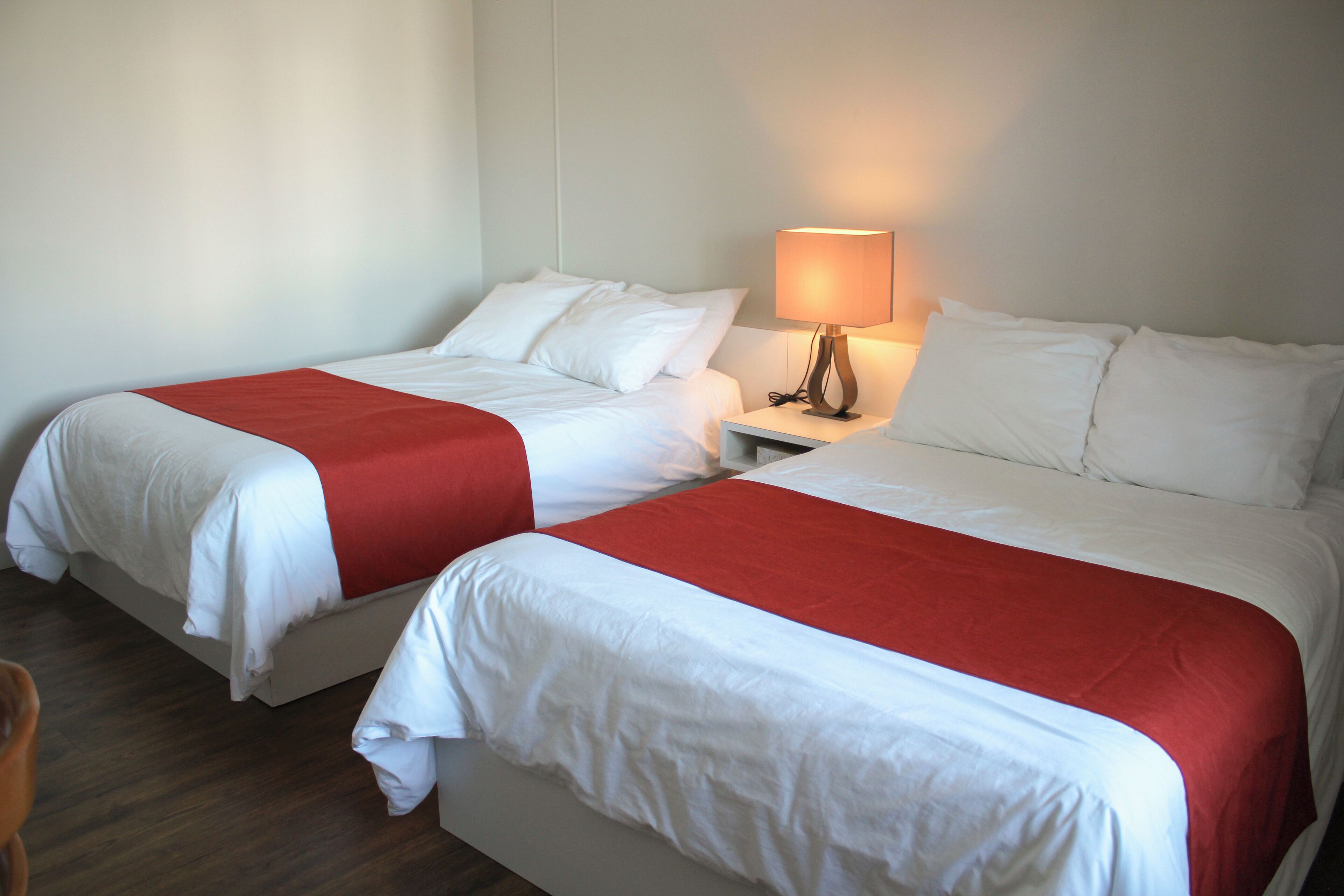 高級客房, 2 張標準雙人床 | Select Comfort 床墊、書桌、隔音、免費 Wi-Fi