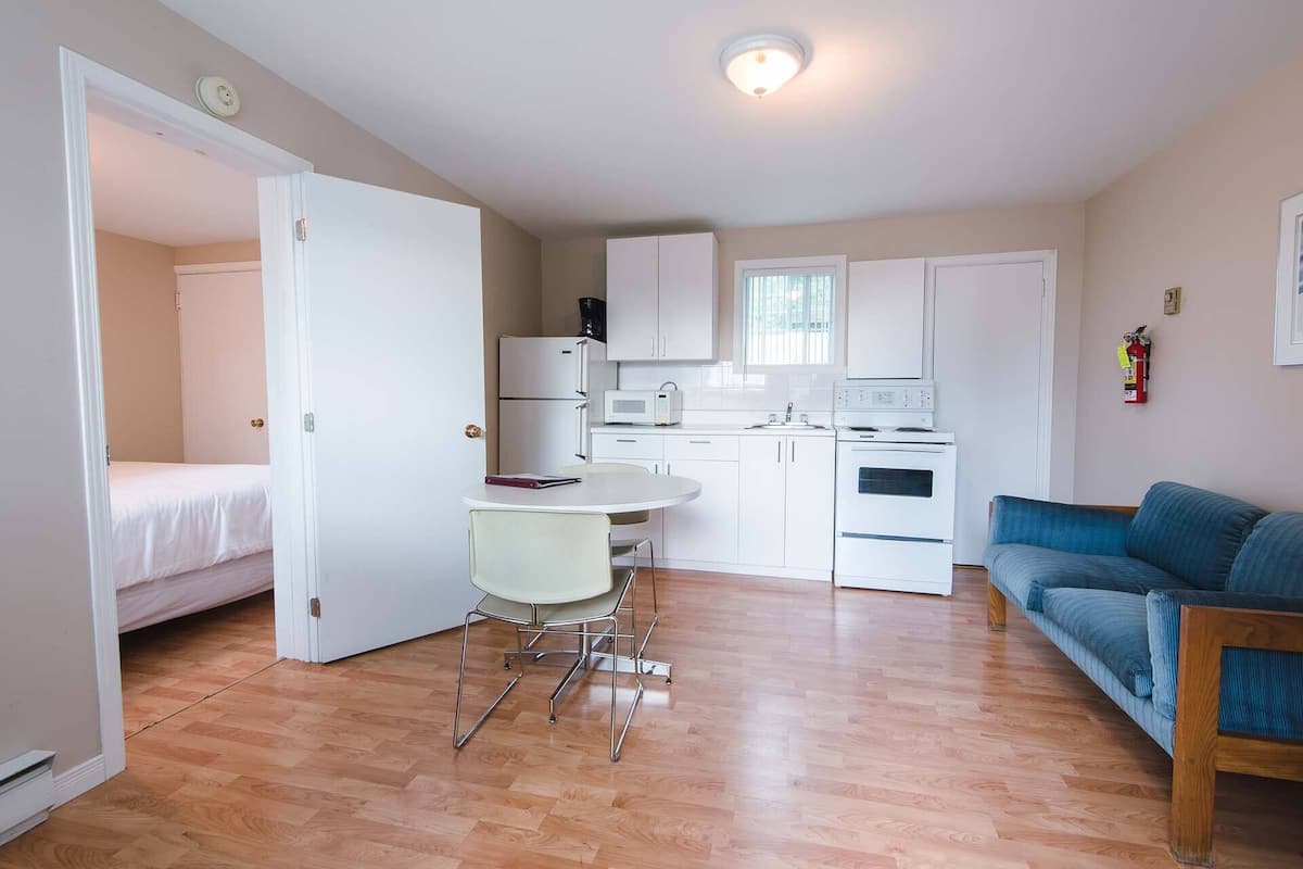 Superior kamer, keuken | Select Comfort-bedden, een bureau, geluiddichte muren, gratis wifi