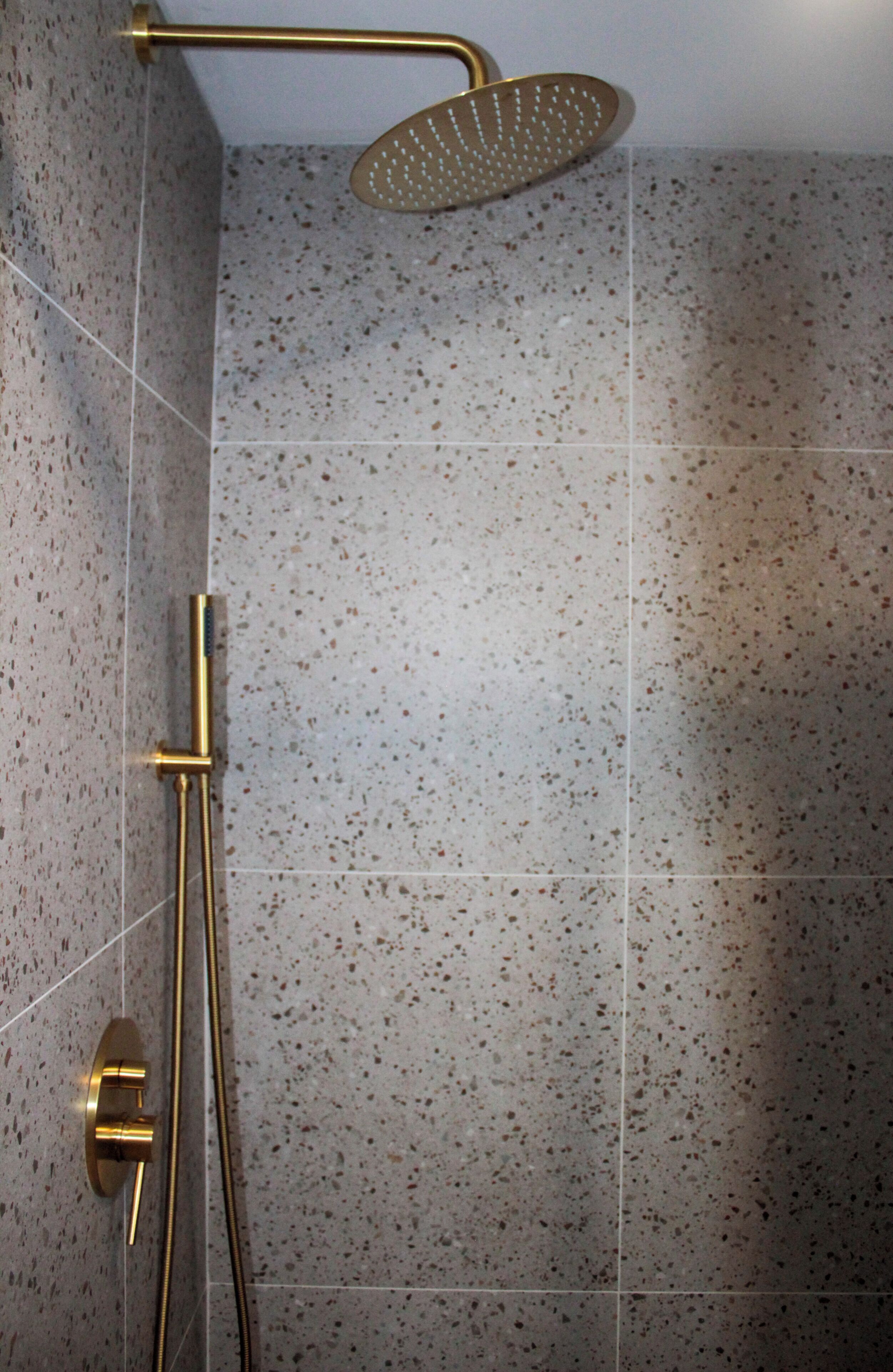 Deluxe-Zimmer | Badezimmer | Kostenlose Toilettenartikel, Haartrockner, Handtücher, Seife