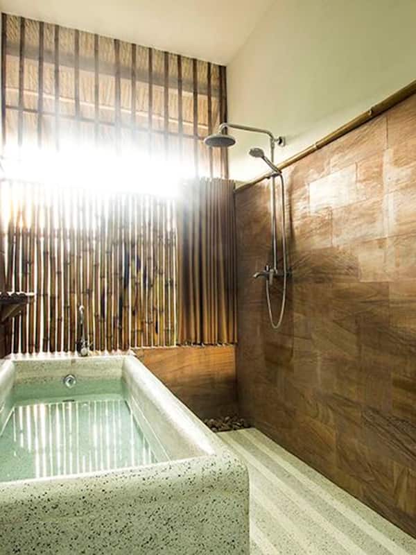 Shower, free toiletries, hair dryer, bathrobes