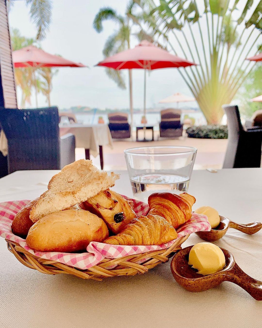 Free daily cooked-to-order breakfast 