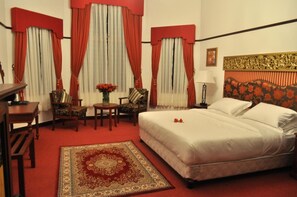 1 quarto, roupas de cama premium, cofres nos quartos, escrivaninha